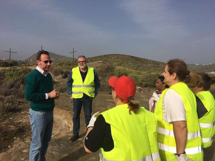 Ya han comenzado a trabajar en el barrio de Tara, San Juan y en el vial costero (Foto TA)